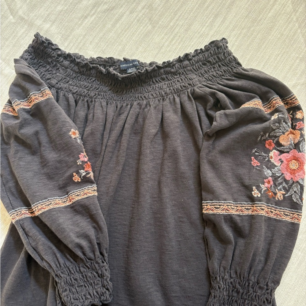 American Eagle Embroidered Gray Top Small